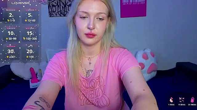 Snapshot of BlondieSummer chatting on 05.29.26 BlondieSummer online show from 05.29.26