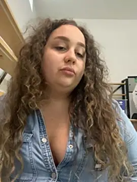 Snapshot of CurlyMaddie chatting on 07.15.26 CurlyMaddie online show from 07.15.26