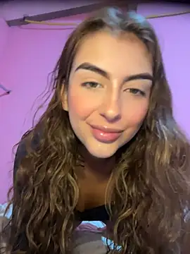 Snapshot of miiabellovic chatting on 05.19.26 miiabellovic online show from 05.19.26