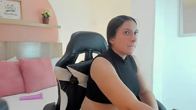 Snapshot of kira_relish chatting on 03.27.26 kira relish online show from 03.27.26