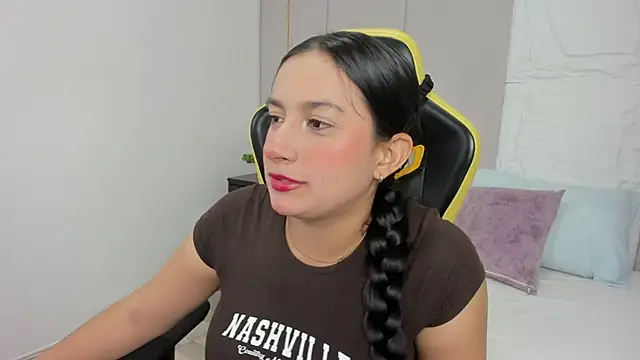 Snapshot of kira_relish chatting on 04.15.26 kira relish online show from 04.15.26