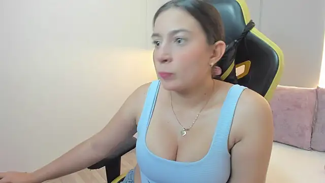 Snapshot of kira_relish chatting on 04.21.26 kira relish online show from 04.21.26