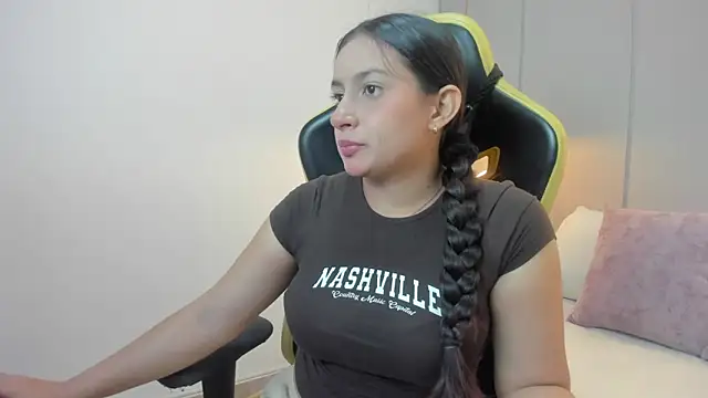 Snapshot of kira_relish chatting on 04.25.26 kira relish online show from 04.25.26
