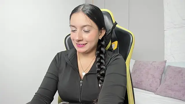 Snapshot of kira_relish chatting on 04.27.26 kira relish online show from 04.27.26