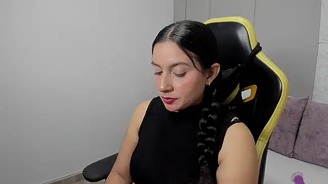 Snapshot of kira_relish chatting on 04.29.26 kira relish online show from 04.29.26