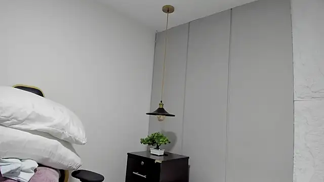 Snapshot of kira_relish chatting on 04.29.26 kira relish online show from 04.29.26