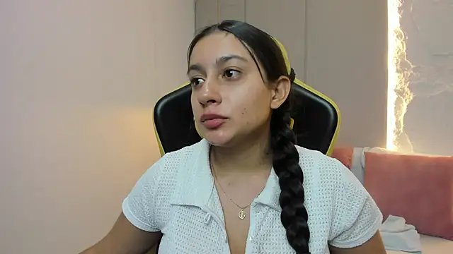 Snapshot of kira_relish chatting on 05.23.26 kira relish online show from 05.23.26