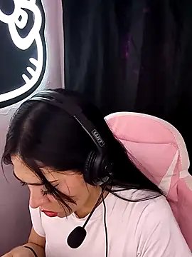 Snapshot of foranea chatting on 03.20.26 foranea online show from 03.20.26