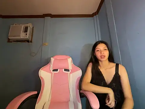 Snapshot of pinay_kitty23 chatting on 05.11.26 pinay kitty23 online show from 05.11.26