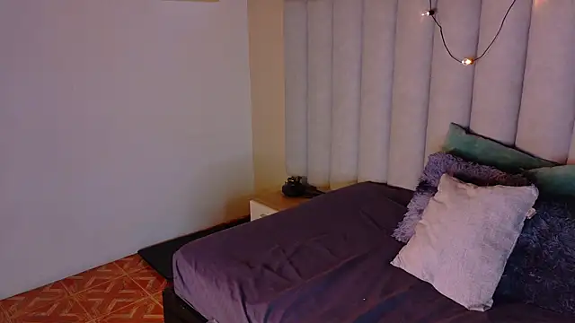 AhslyEvans   online show from 05.03.26