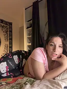 Snapshot of georginamoor chatting on 04.30.26 georginamoor online show from 04.30.26
