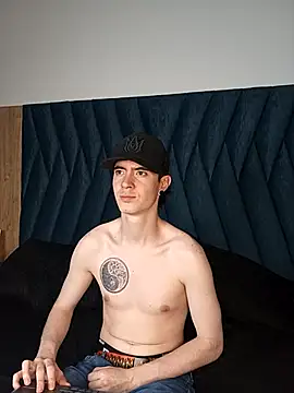 Snapshot of lio____ chatting on 03.30.26 lio online show from 03.30.26