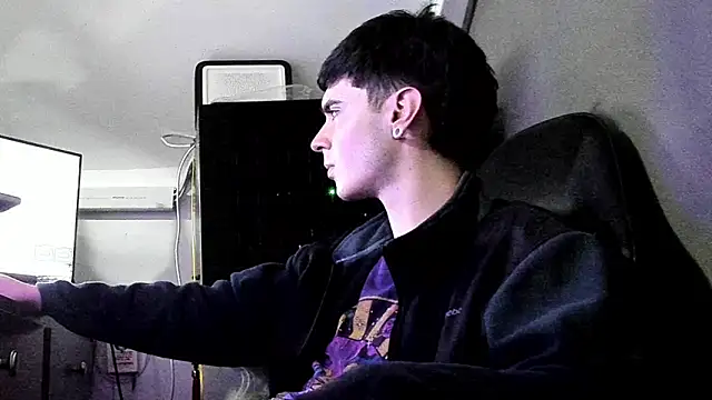 Snapshot of lio____ chatting on 05.27.26 lio online show from 05.27.26