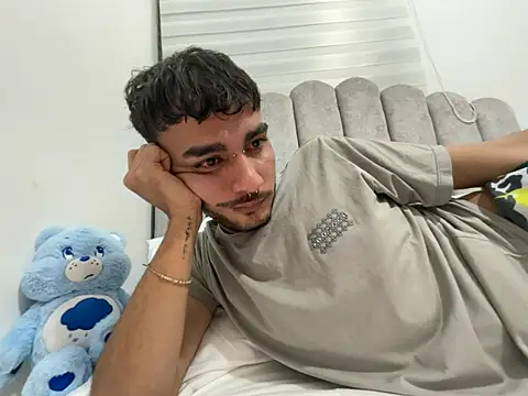 Snapshot of Velvet_man chatting on 03.28.26 Velvet man online show from 03.28.26