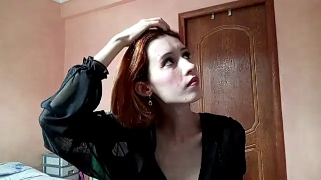 Snapshot of SirenFrost chatting on 06.14.26 SirenFrost online show from 06.14.26