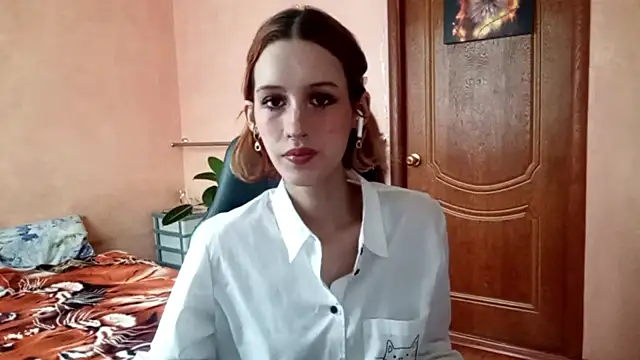 Snapshot of SirenFrost chatting on 06.25.26 SirenFrost online show from 06.25.26