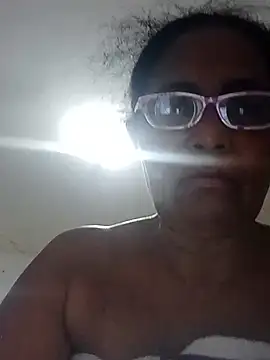 Snapshot of sexymomsn chatting on 07.28.26 sexymomsn online show from 07.28.26
