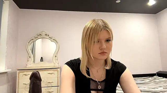 Snapshot of SweettAnny chatting on 03.28.26 SweettAnny online show from 03.28.26