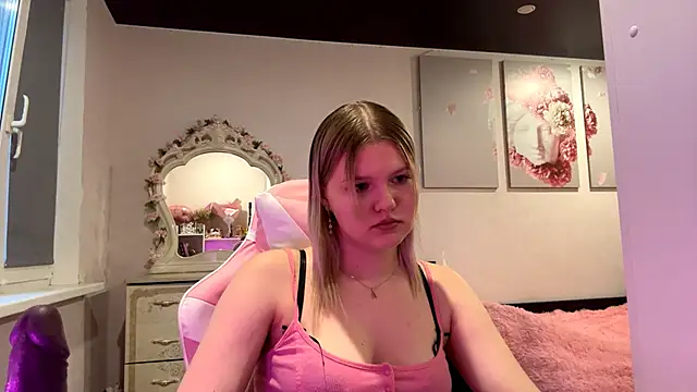 Snapshot of SweettAnny chatting on 06.13.26 SweettAnny online show from 06.13.26