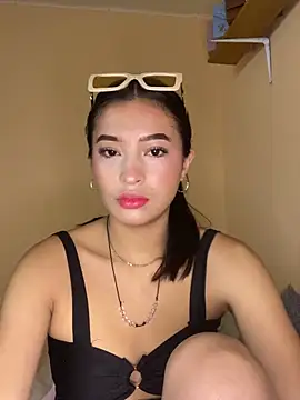 Itze Mua online show from 04.19.26