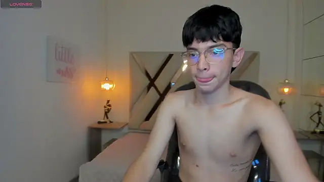 Snapshot of SantiTwinkyy chatting on 03.30.26 SantiTwinkyy online show from 03.30.26