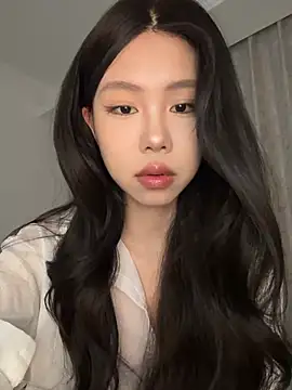 Snapshot of jolie_33 chatting on 06.15.26 jolie 33 online show from 06.15.26