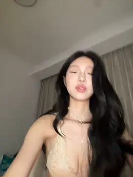 Snapshot of jolie_33 chatting on 06.17.26 jolie 33 online show from 06.17.26