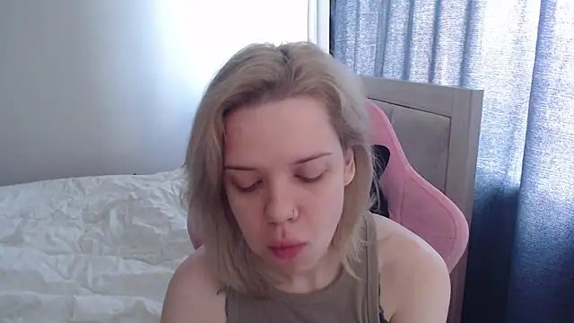 TenderChloe online show from 06.10.26