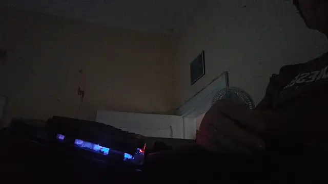 Snapshot of Sueliton2 chatting on 03.24.26 Sueliton2 online show from 03.24.26