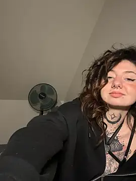 Snapshot of milou_xtx chatting on 03.27.26 milou xtx online show from 03.27.26