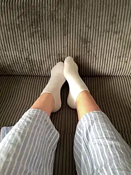 Snapshot of LilouPieds chatting on 06.14.26 LilouPieds online show from 06.14.26