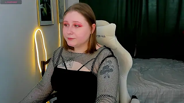 Snapshot of KatieGarsiaa chatting on 03.23.26 KatieGarsiaa online show from 03.23.26