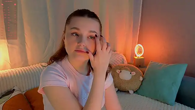 Snapshot of LorriMonz chatting on 06.04.26 LorriMonz online show from 06.04.26