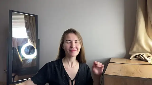 Snapshot of LauraJess_ chatting on 04.30.26 LauraJess online show from 04.30.26