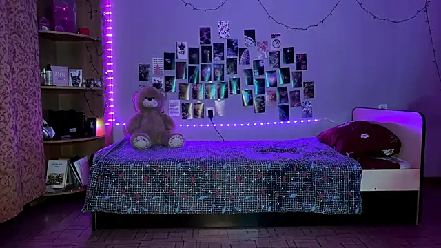 MoonRavelle online show from 04.01.26