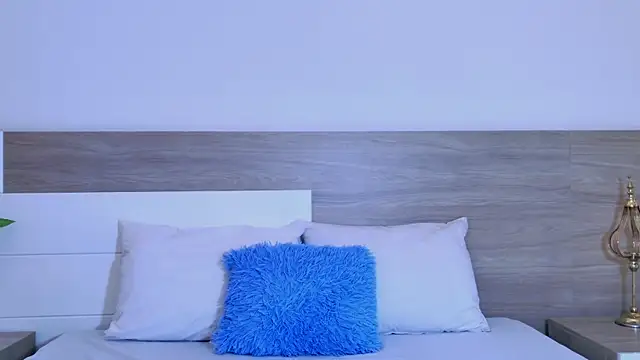 Snapshot of Elodie_Laurent chatting on 03.25.26 Elodie Laurent online show from 03.25.26