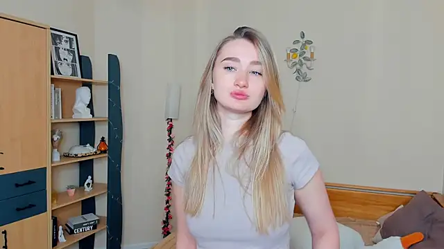 VioletteClaire online show from 05.02.26