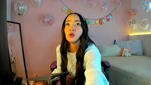 Daphne Rosse online show from 04.04.26