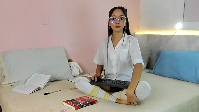 Daphne Rosse online show from 04.09.26