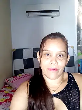 Snapshot of alexandra-queen chatting on 04.28.26 alexandra-queen online show from 04.28.26