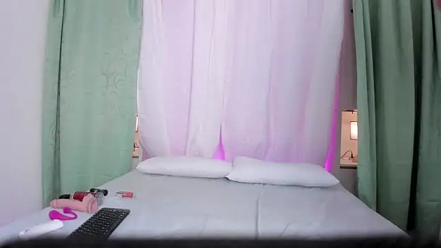 TessaLowe online show from 03.25.26