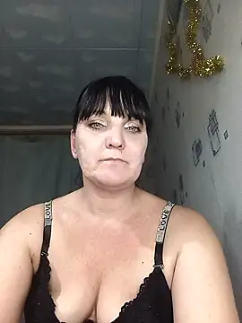 Snapshot of Milashkaqw chatting on 04.25.26 Milashkaqw online show from 04.25.26