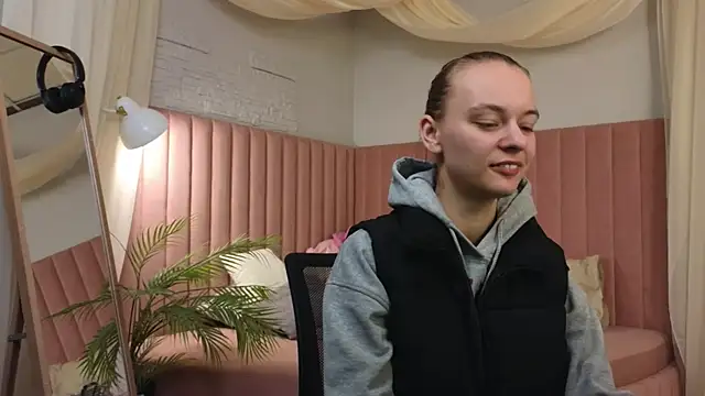 emma chaser online show from 04.21.26