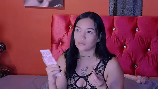 Snapshot of Val_viixen chatting on 04.16.26 Val viixen online show from 04.16.26