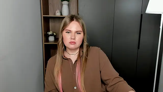 Snapshot of PaulinaBigley chatting on 04.01.26 PaulinaBigley online show from 04.01.26