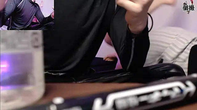 DontCloseYet online show from 04.15.26