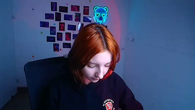 Snapshot of Butterfly_Milly chatting on 04.11.26 Butterfly Milly online show from 04.11.26