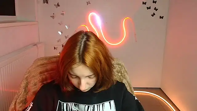Snapshot of Butterfly_Milly chatting on 04.28.26 Butterfly Milly online show from 04.28.26