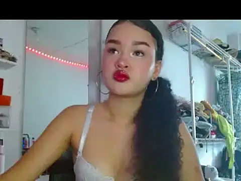Snapshot of angel_lust1 chatting on 05.23.26 angel lust1 online show from 05.23.26