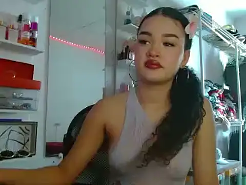 Snapshot of angel_lust1 chatting on 06.01.26 angel lust1 online show from 06.01.26